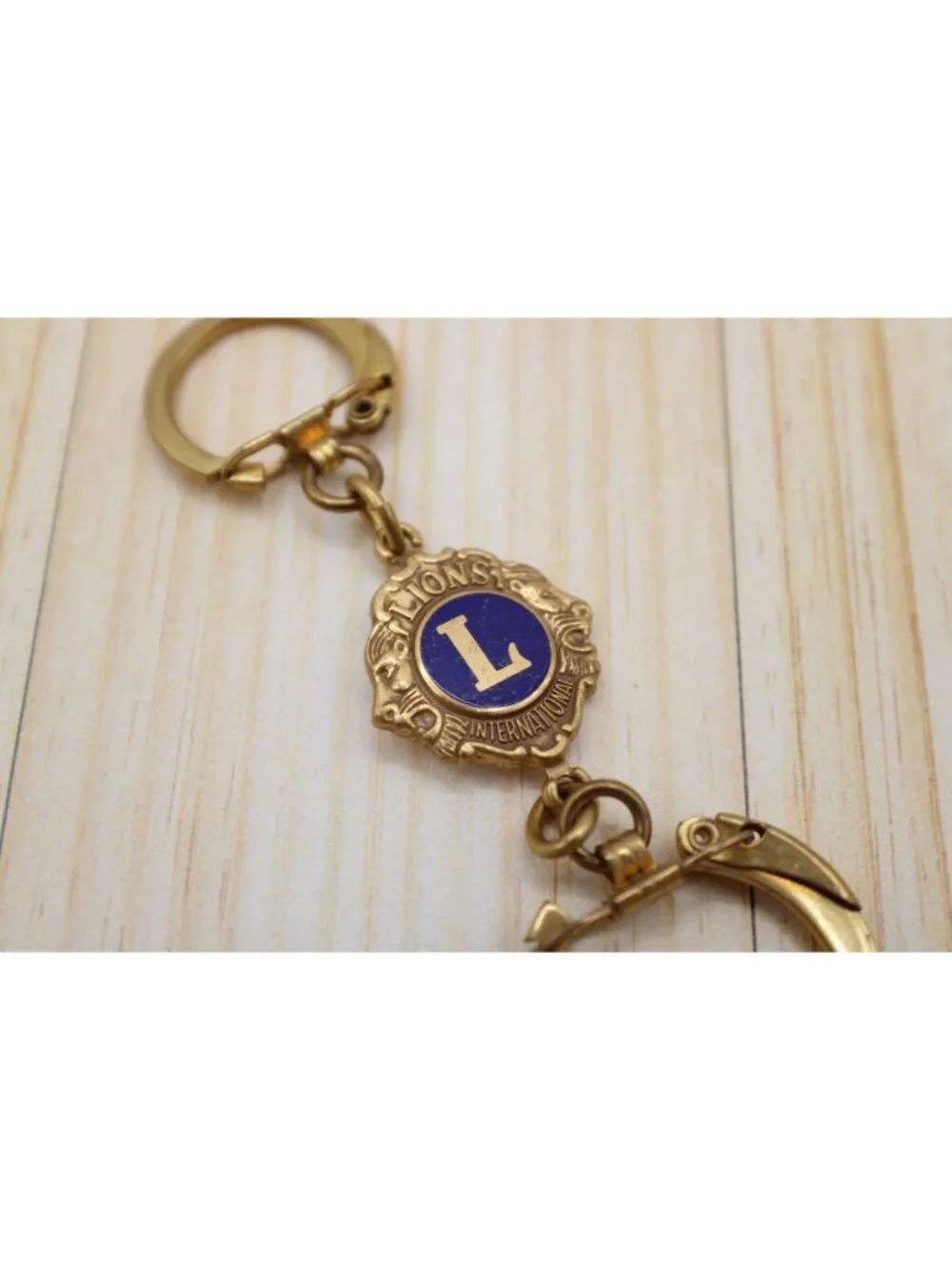 Vtg Leavens Lions Club International Emblem Dual Ring Keychain Medallion Collect